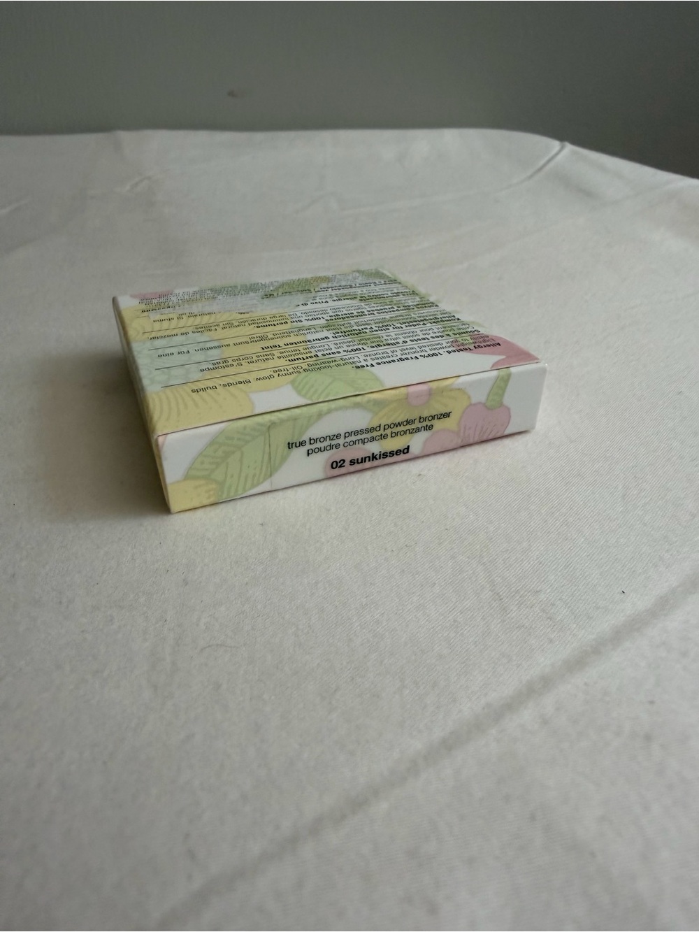 Clinique True Bronze Pressed Powder Bronzer - Sunkissed (02) Floral Box - Picture 3 of 6